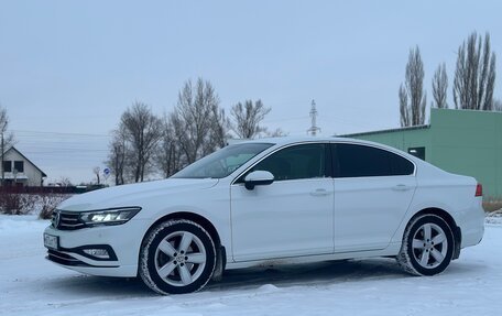 Volkswagen Passat B8 рестайлинг, 2021 год, 2 950 000 рублей, 2 фотография