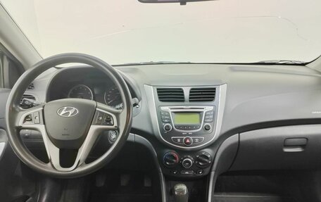 Hyundai Solaris II рестайлинг, 2012 год, 755 000 рублей, 10 фотография