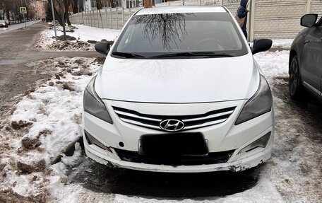 Hyundai Solaris II рестайлинг, 2015 год, 700 000 рублей, 2 фотография