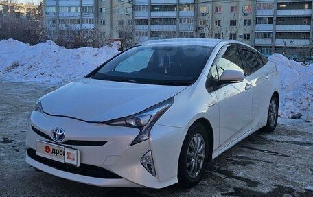 Toyota Prius IV XW50, 2016 год, 1 480 000 рублей, 7 фотография