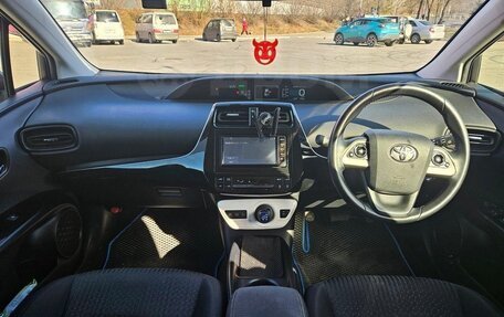 Toyota Prius IV XW50, 2016 год, 1 480 000 рублей, 5 фотография