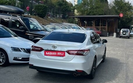 Toyota Camry, 2021 год, 3 950 000 рублей, 1 фотография