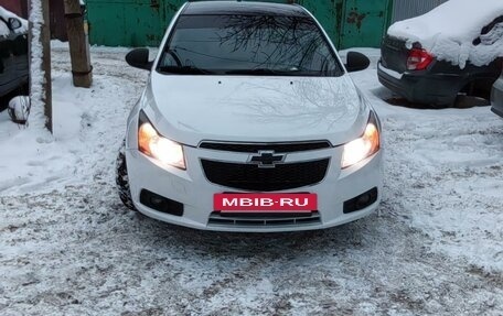 Chevrolet Cruze II, 2010 год, 550 000 рублей, 3 фотография