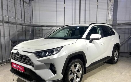 Toyota RAV4, 2021 год, 3 299 000 рублей, 1 фотография