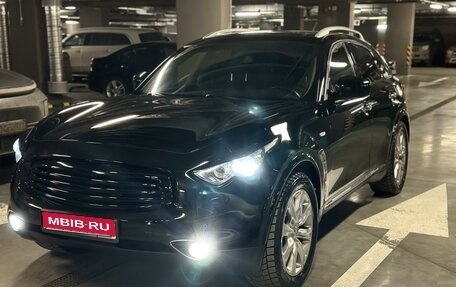 Infiniti FX II, 2011 год, 2 000 000 рублей, 1 фотография