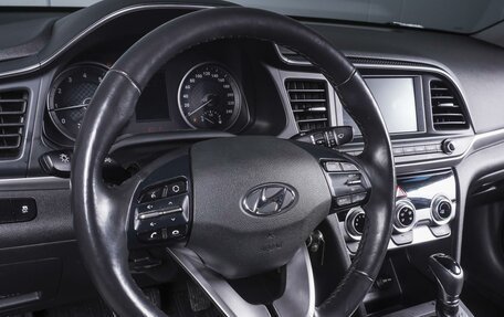 Hyundai Elantra VI рестайлинг, 2019 год, 1 999 000 рублей, 16 фотография