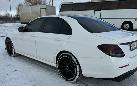 Mercedes-Benz E-Класс, 2017 год, 3 600 000 рублей, 4 фотография