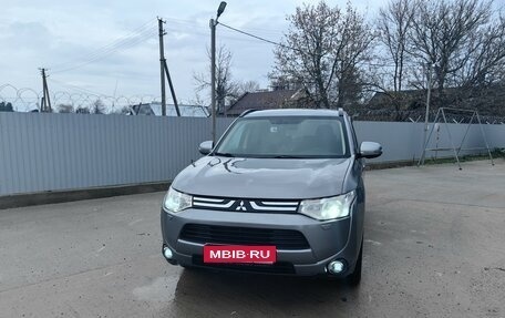 Mitsubishi Outlander III рестайлинг 3, 2012 год, 1 890 000 рублей, 2 фотография