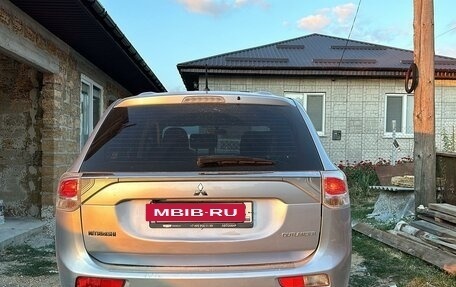 Mitsubishi Outlander III рестайлинг 3, 2013 год, 1 380 000 рублей, 3 фотография