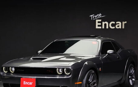 Dodge Challenger III рестайлинг 2, 2021 год, 5 831 515 рублей, 2 фотография