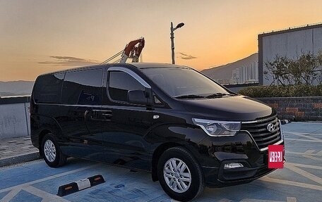 Hyundai Grand Starex Grand Starex I рестайлинг 2, 2021 год, 2 153 000 рублей, 3 фотография