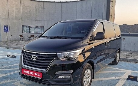 Hyundai Grand Starex Grand Starex I рестайлинг 2, 2021 год, 2 153 000 рублей, 2 фотография