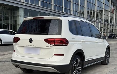 Volkswagen Touran III, 2021 год, 2 050 000 рублей, 7 фотография