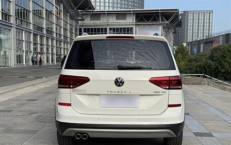 Volkswagen Touran III, 2021 год, 2 050 000 рублей, 5 фотография