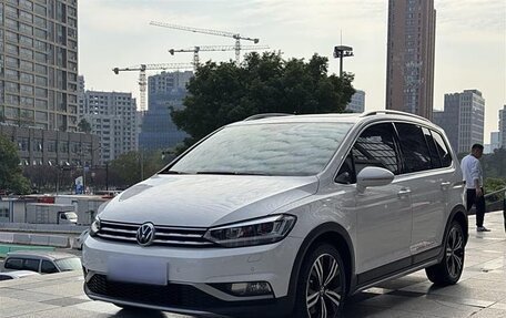 Volkswagen Touran III, 2021 год, 2 050 000 рублей, 3 фотография