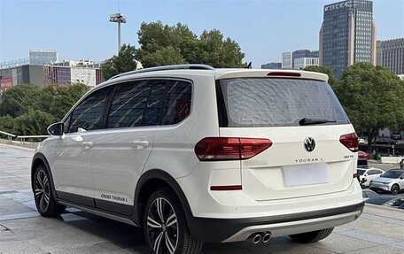 Volkswagen Touran III, 2021 год, 2 050 000 рублей, 4 фотография