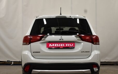 Mitsubishi Outlander III рестайлинг 3, 2015 год, 1 790 000 рублей, 4 фотография