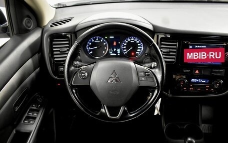 Mitsubishi Outlander III рестайлинг 3, 2015 год, 1 790 000 рублей, 7 фотография