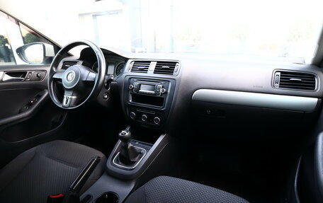 Volkswagen Jetta VI, 2011 год, 1 150 000 рублей, 10 фотография