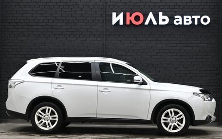 Mitsubishi Outlander III рестайлинг 3, 2014 год, 1 750 000 рублей, 10 фотография