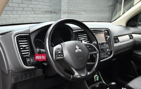 Mitsubishi Outlander III рестайлинг 3, 2014 год, 1 750 000 рублей, 14 фотография