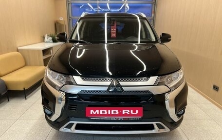 Mitsubishi Outlander III рестайлинг 3, 2019 год, 2 350 000 рублей, 2 фотография