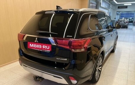 Mitsubishi Outlander III рестайлинг 3, 2019 год, 2 350 000 рублей, 4 фотография