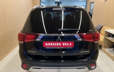 Mitsubishi Outlander III рестайлинг 3, 2019 год, 2 350 000 рублей, 5 фотография