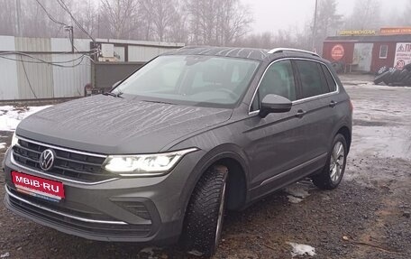 Volkswagen Tiguan II, 2021 год, 3 050 000 рублей, 1 фотография