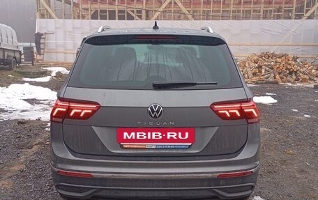 Volkswagen Tiguan II, 2021 год, 3 050 000 рублей, 6 фотография