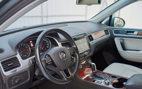 Volkswagen Touareg III, 2010 год, 2 099 000 рублей, 11 фотография