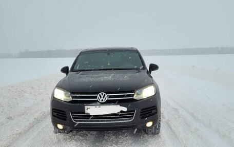 Volkswagen Touareg III, 2011 год, 2 350 000 рублей, 1 фотография