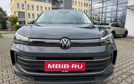 Volkswagen Tiguan II, 2023 год, 7 938 131 рублей, 4 фотография