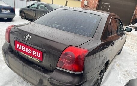 Toyota Avensis III рестайлинг, 2004 год, 650 000 рублей, 4 фотография