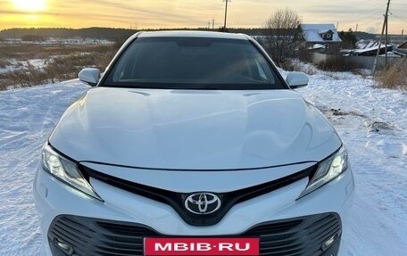 Toyota Camry, 2019 год, 2 850 000 рублей, 1 фотография