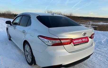 Toyota Camry, 2019 год, 2 850 000 рублей, 4 фотография