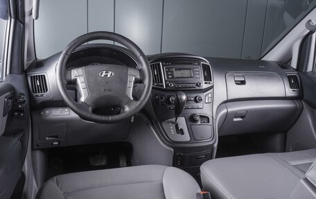 Hyundai Grand Starex Grand Starex I рестайлинг 2, 2016 год, 2 999 000 рублей, 6 фотография