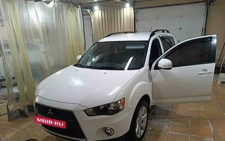 Mitsubishi Outlander III рестайлинг 3, 2011 год, 1 200 000 рублей, 10 фотография