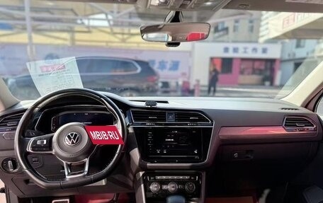 Volkswagen Tiguan II, 2021 год, 2 830 000 рублей, 9 фотография