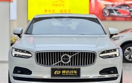 Volvo S90 II рестайлинг, 2022 год, 3 870 000 рублей, 2 фотография