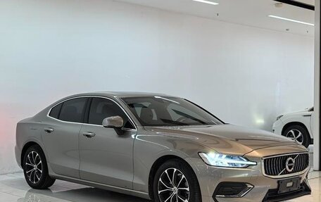 Volvo S60 III, 2022 год, 3 050 000 рублей, 4 фотография