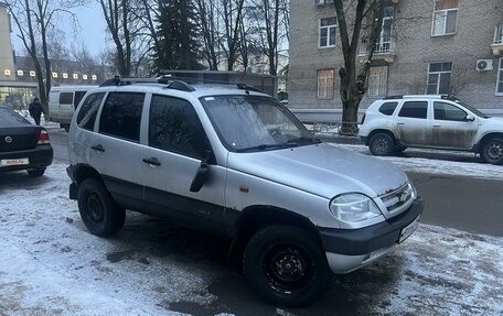 Chevrolet Niva I рестайлинг, 2003 год, 240 000 рублей, 2 фотография