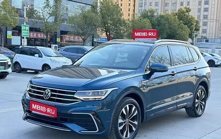 Volkswagen Tiguan II, 2022 год, 3 690 000 рублей, 3 фотография