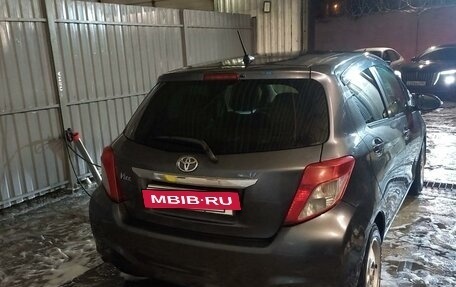 Toyota Vitz, 2011 год, 680 000 рублей, 2 фотография