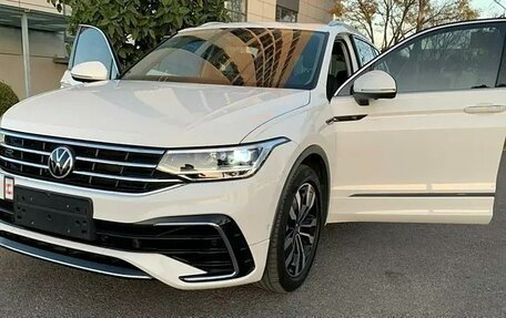 Volkswagen Tiguan II, 2022 год, 3 250 000 рублей, 3 фотография