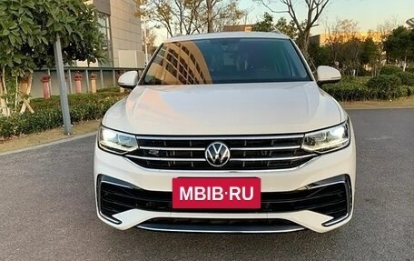 Volkswagen Tiguan II, 2022 год, 3 250 000 рублей, 2 фотография