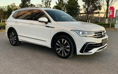 Volkswagen Tiguan II, 2022 год, 3 250 000 рублей, 4 фотография