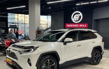 Toyota RAV4, 2020 год, 4 250 000 рублей, 10 фотография