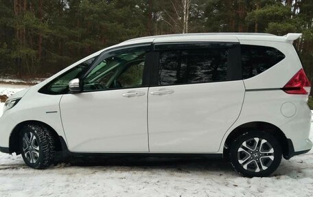 Honda Freed II, 2020 год, 1 690 000 рублей, 2 фотография