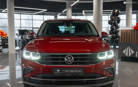 Volkswagen Tiguan II, 2021 год, 3 090 000 рублей, 3 фотография